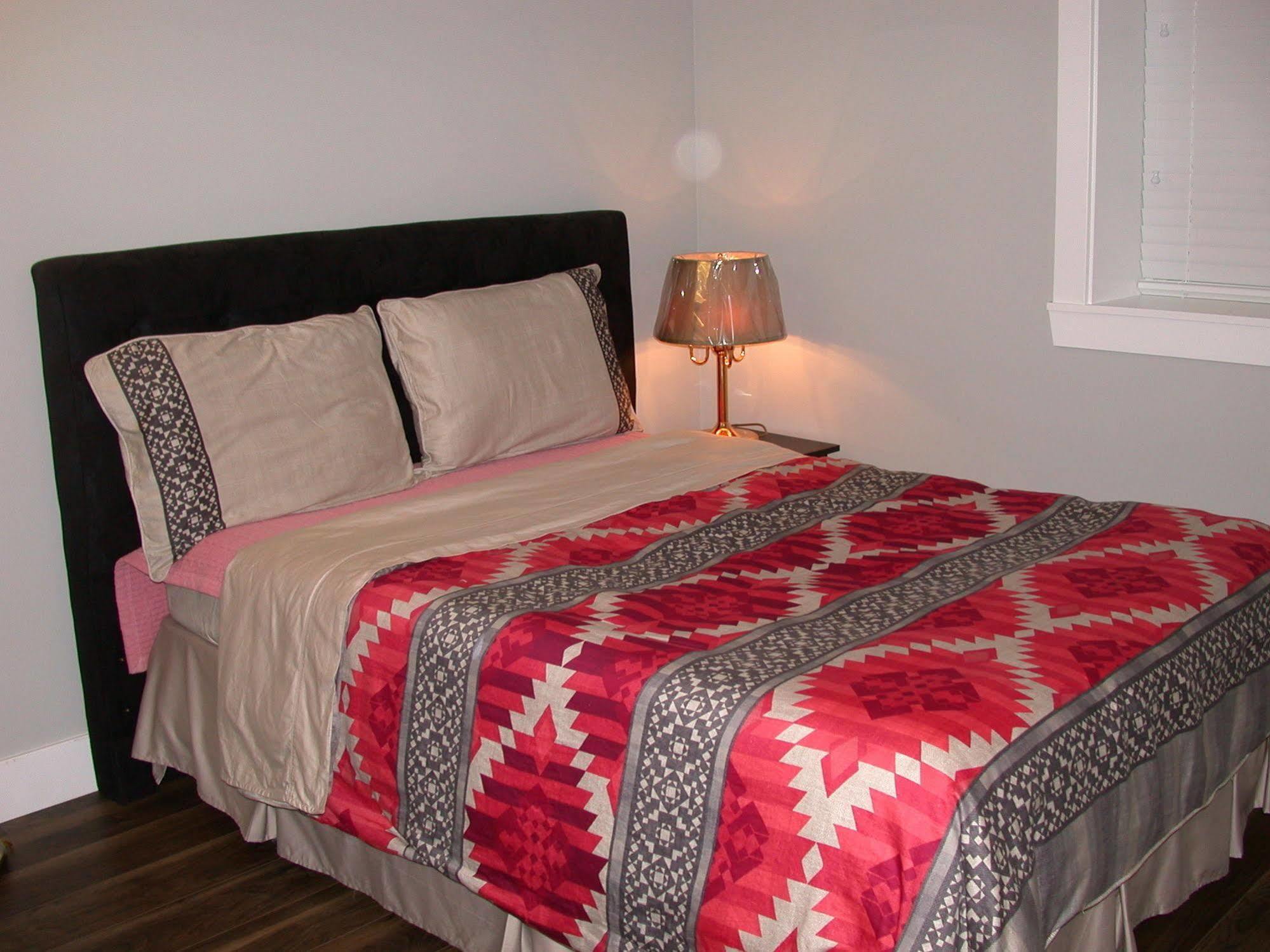 Vancouver Austin Guest house 2*